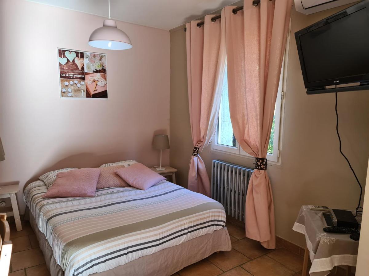 Appartements Dans Villa Privee Avec Piscine, Jardin, Parking Clos, Wifi, Climatisation Мейрей Екстер'єр фото