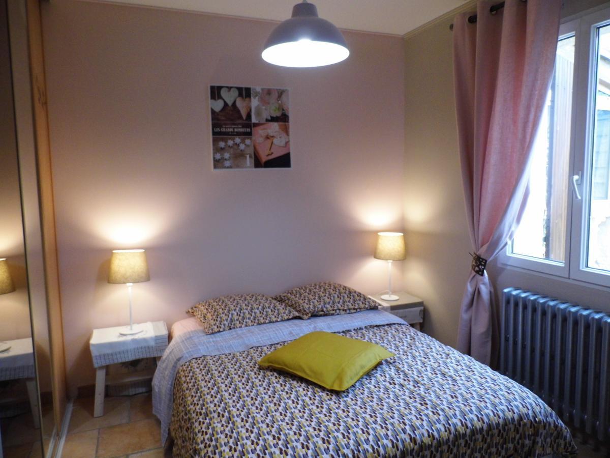 Appartements Dans Villa Privee Avec Piscine, Jardin, Parking Clos, Wifi, Climatisation Мейрей Екстер'єр фото