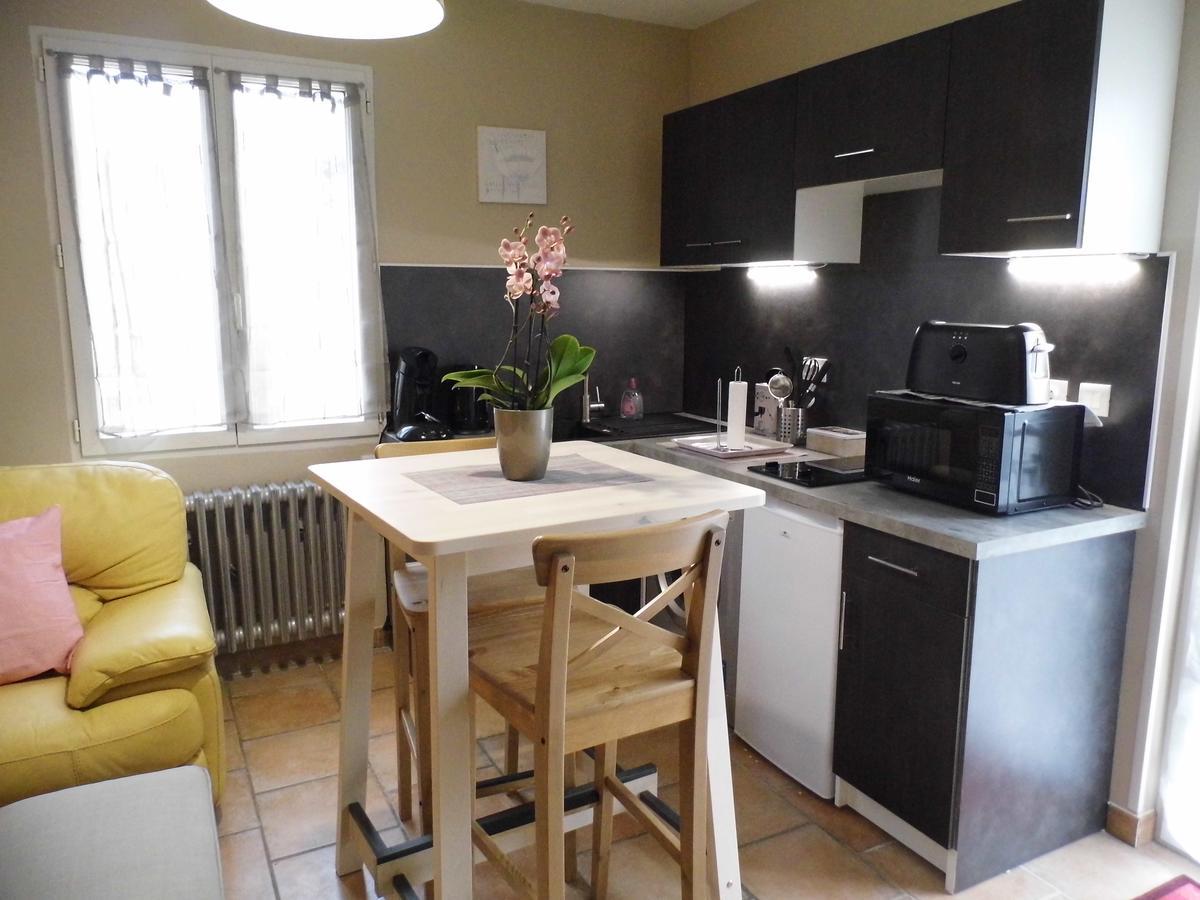 Appartements Dans Villa Privee Avec Piscine, Jardin, Parking Clos, Wifi, Climatisation Мейрей Екстер'єр фото