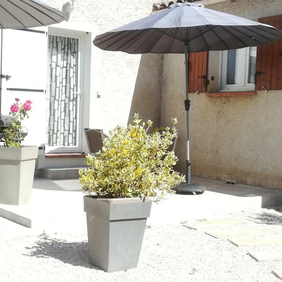 Appartements Dans Villa Privee Avec Piscine, Jardin, Parking Clos, Wifi, Climatisation Мейрей Екстер'єр фото